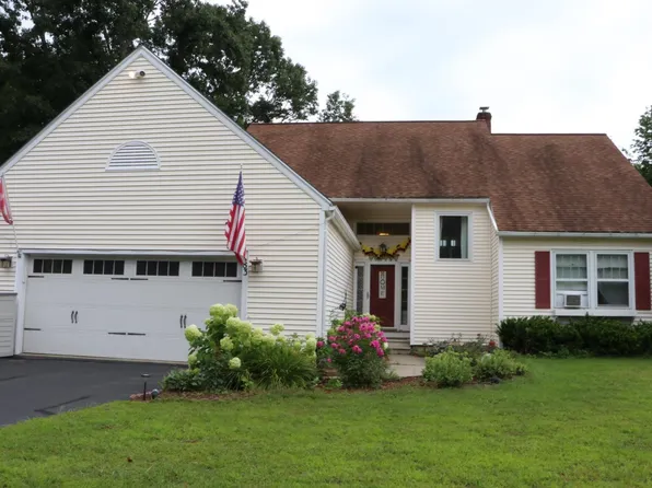 83 Parkwood Drive, Colchester, VT 05446