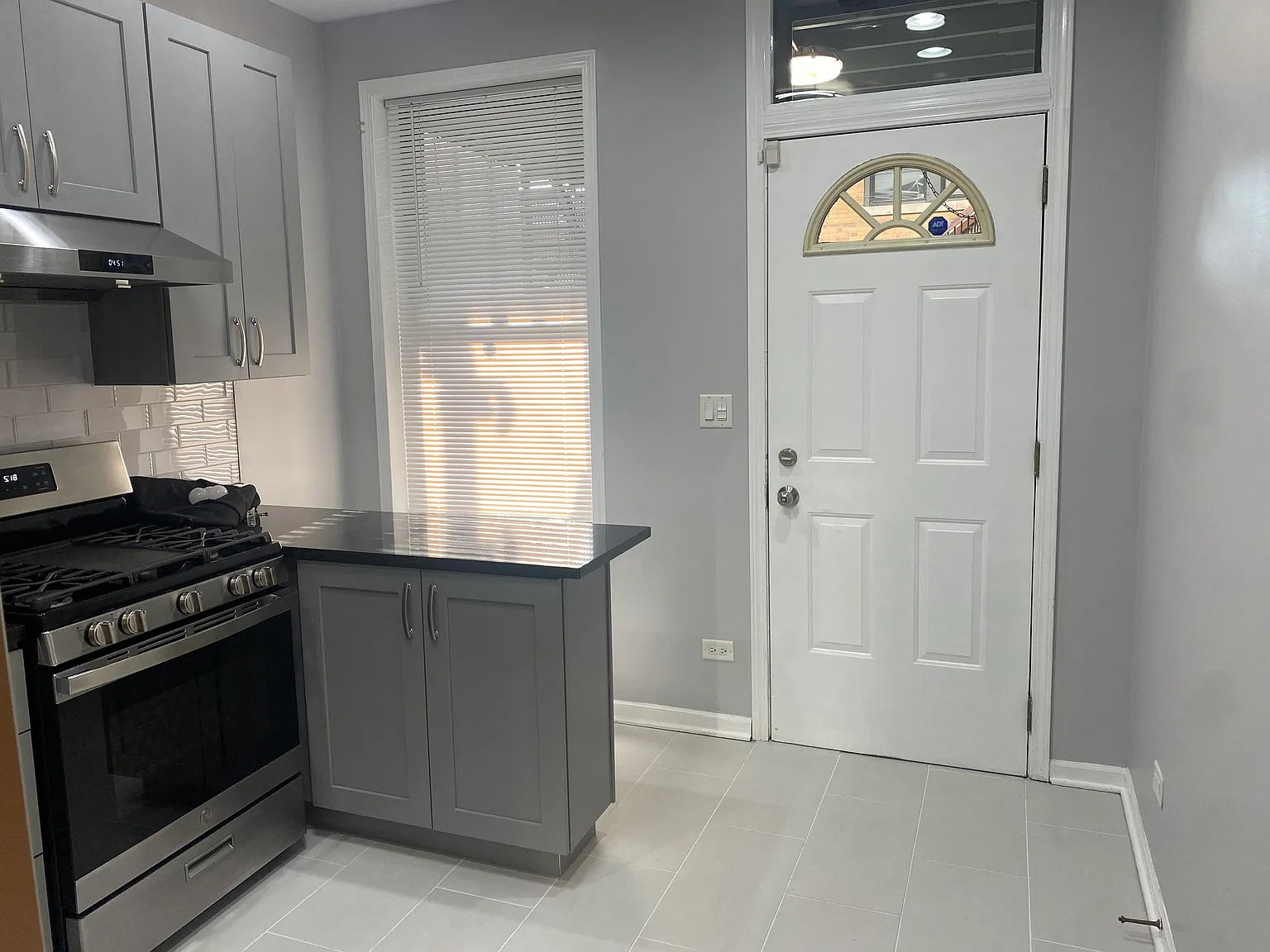 3748 N Clifton Ave — Photo 4