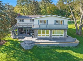 7550 Ledgewood Dr, Fenton, MI 48430