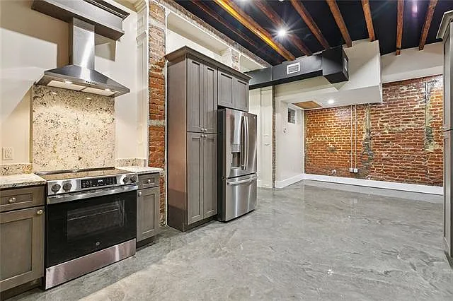 137 Carondelet St — Photo 2