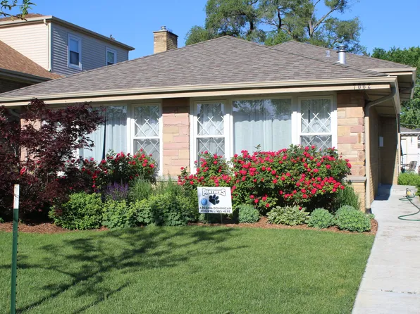 7062 N Hamlin Ave, Lincolnwood, IL 60712