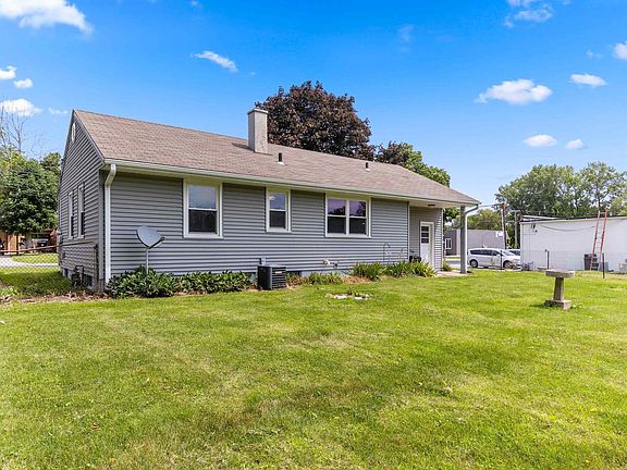 5th image of 1202 E Parkside Ln
