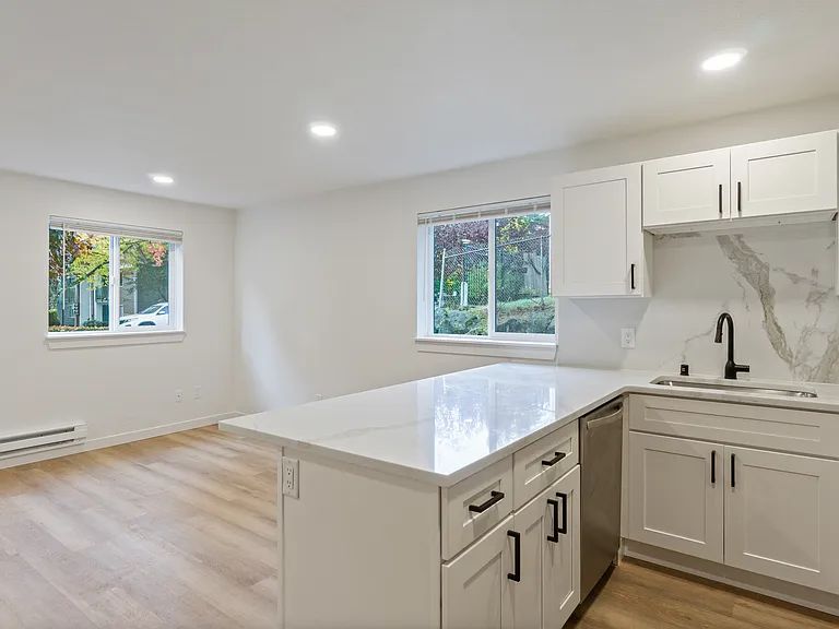 2140 SW Holden St #B3 — Photo 3