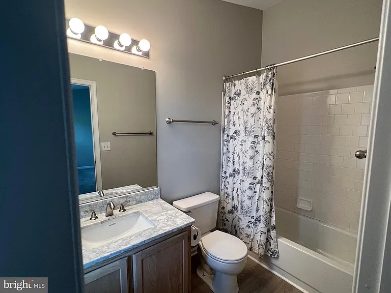 1031 Murdoch Ct — Photo 16