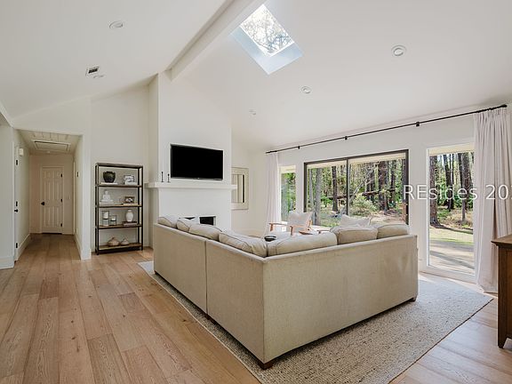 2nd image of 3 Deer Run