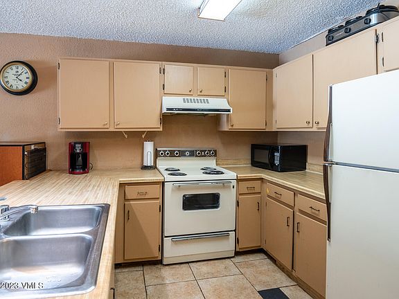 5th image of 288 W Beaver Creek Blvd #1