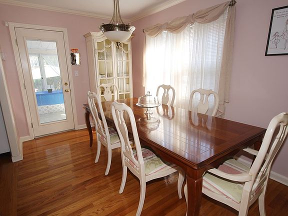 5th image of 15 Ravenhurst Ave
