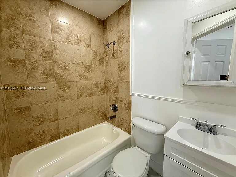 427 NE 62nd St #14 — Photo 8