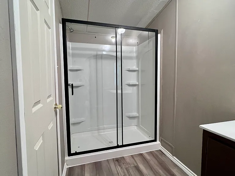 410 N Franklin Ave — Photo 1