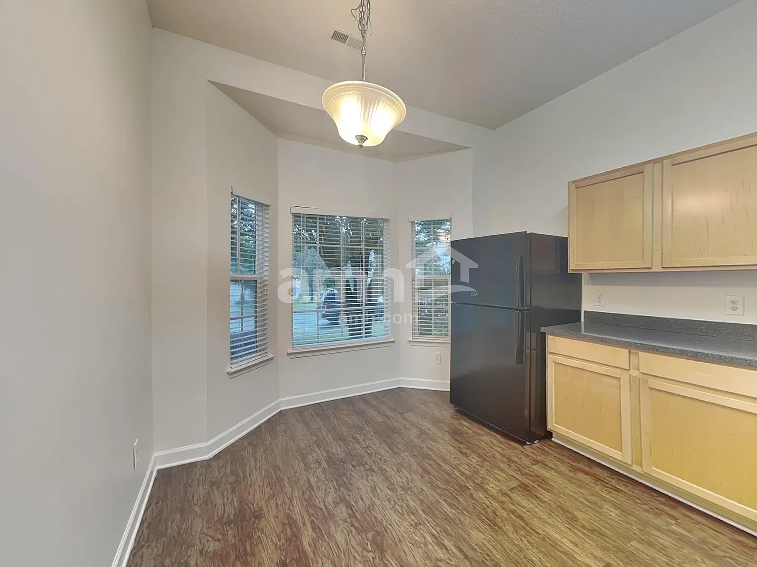 3 bed, 2.5 bath, 1732 sqft, $2,160 — Photo 3