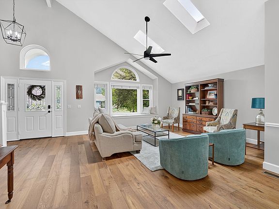 5th image of 11038 S Longdale Cir