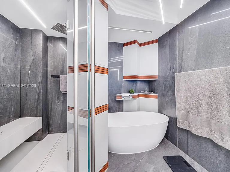 6365 Collins Ave #2301 — Photo 40