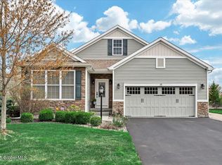 19 Mahogany Dr, Watervliet, NY 12189