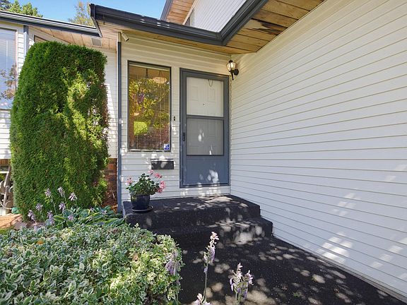 3rd image of 2358 Cameron Cres