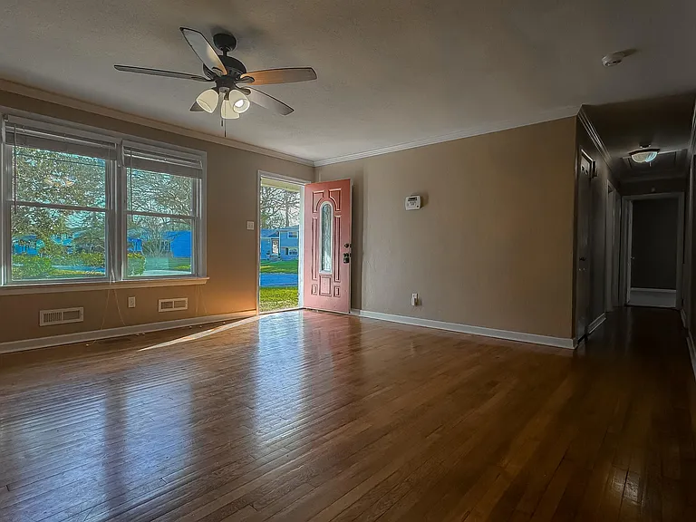 1346 Tallwood St — Photo 4