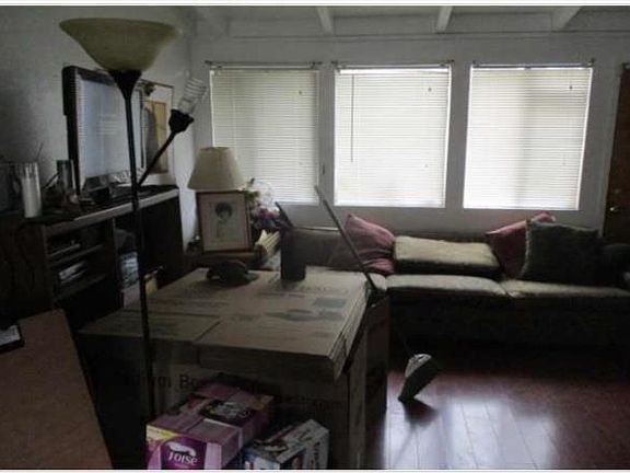 2nd image of 1194 Saratoga Ave