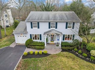 31 Oregon Ave, Medford, NY 11763