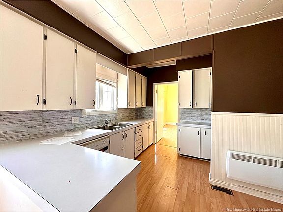 9th image of 233 Hilldale Rd