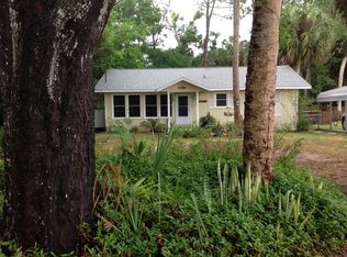 6611 Lake Ave, Yankeetown, FL 34498