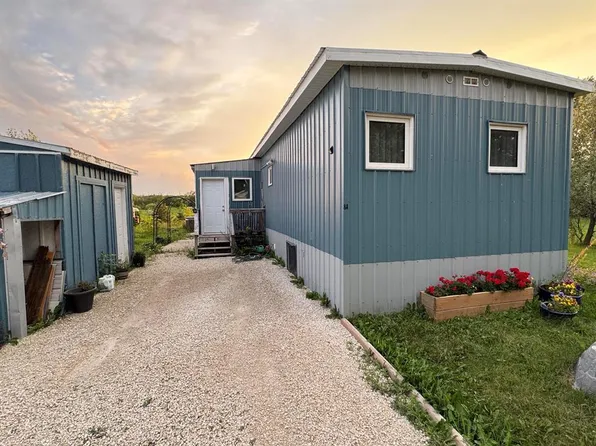 8 Kenbro Park Rd, Beausejour, MB R0E 0C0
