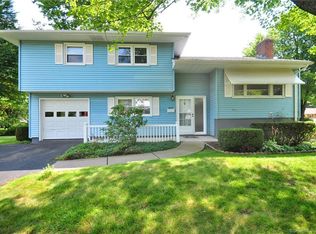 20 Tanglewood Rd, West Hartford, CT 06117