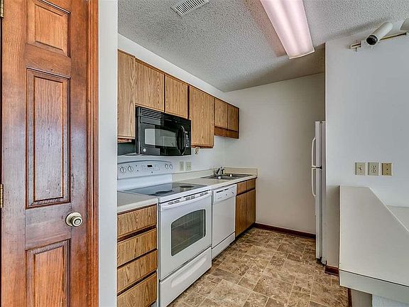 4th image of 203 Double Eagle Dr Unit B