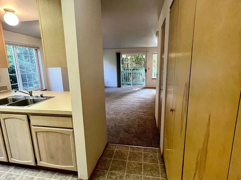 1393 Bradley Lane — Photo 6