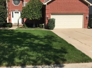 11087 Shadow Creek Ct, Sterling Heights, MI
