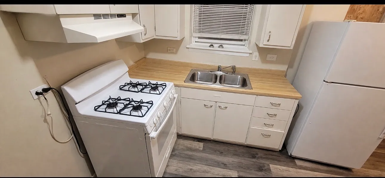 2 bed, 800 sqft, $1,350 — Photo 2