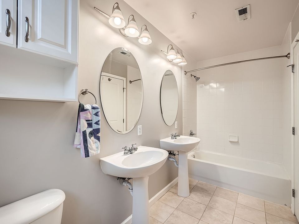 Main full bathroom