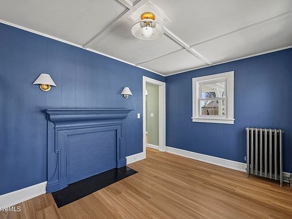 3rd image of 50 1/2 Williams St