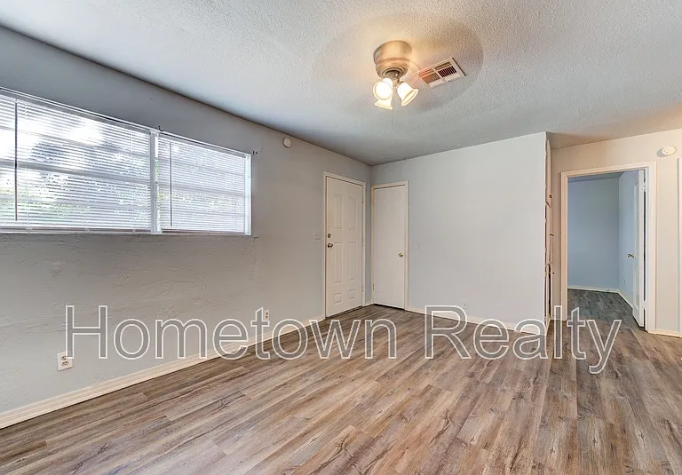 9809 N McKinley Ave — Photo 10