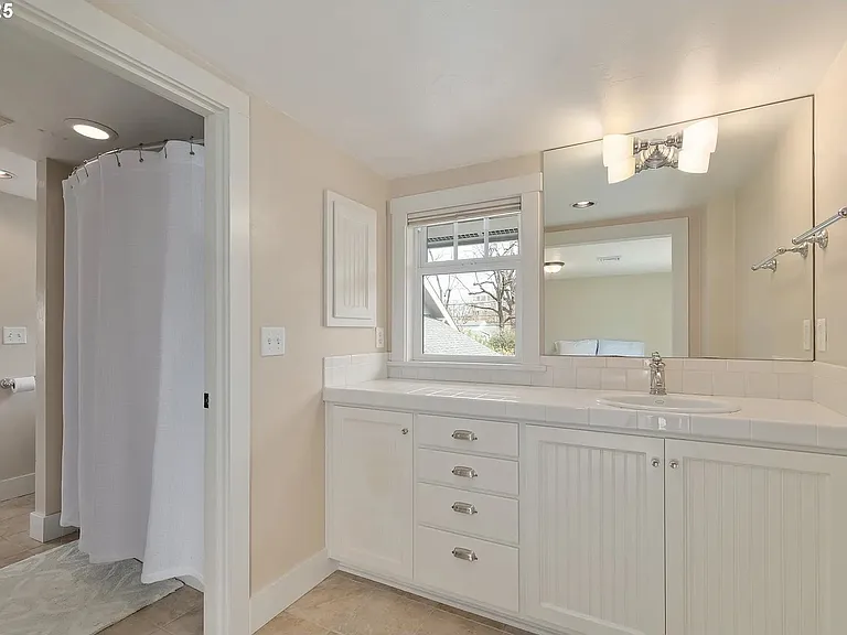 1545 Villard St — Photo 26