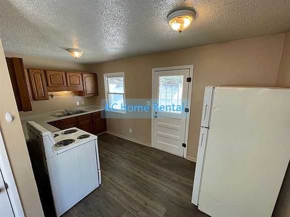 3rd image of 4545 Lawn Ave