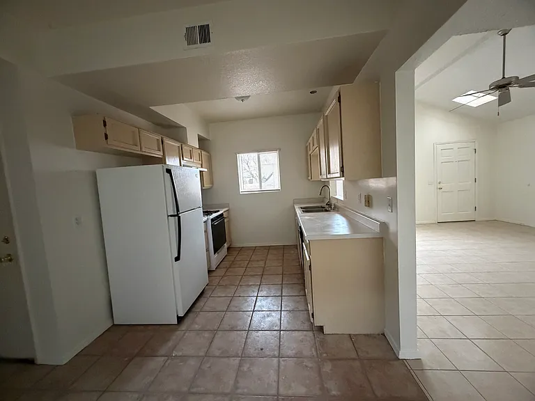 344 Bartlett Dr #E — Photo 14