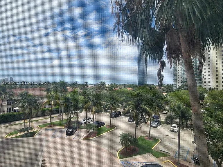 19380 Collins Ave #418 — Photo 29