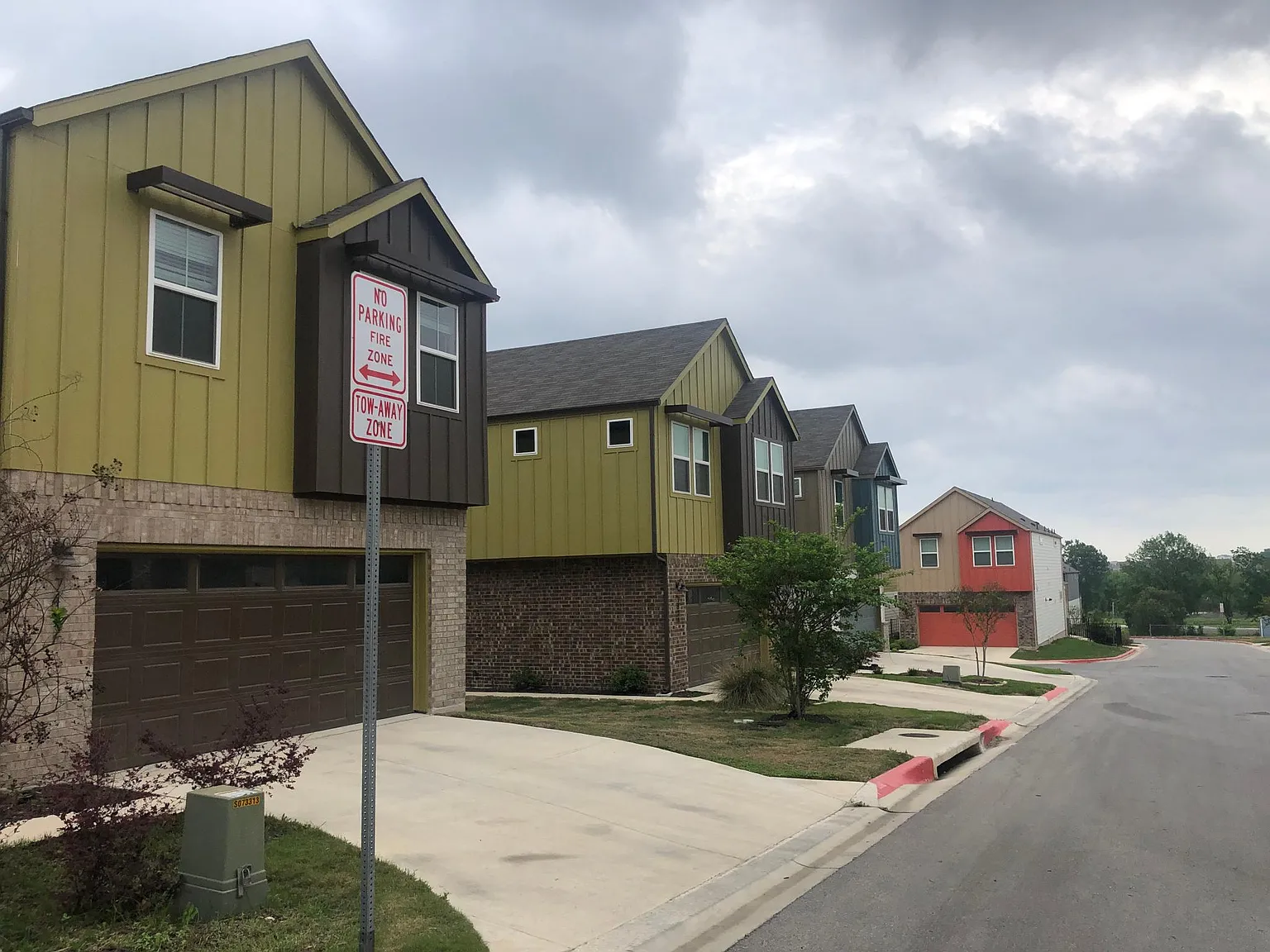 3 bed, 2.5 bath, 1771 sqft, $2,375 — Photo 2