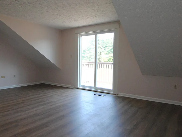 25 Cadogan Way — Photo 18
