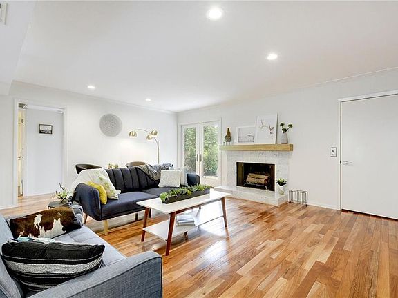 4th image of 16 Woodstone Sq