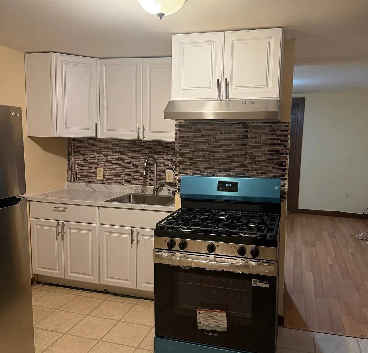 2 bed, 1.0 bath, 9999 sqft, $1,900 — Photo 1
