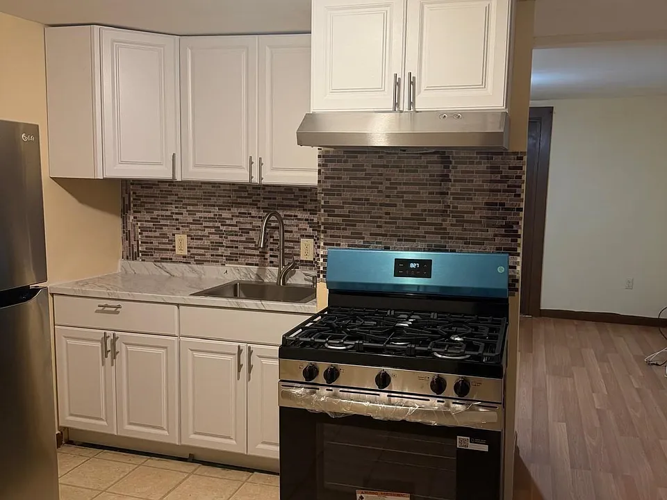 81 Bellevue Ave #B
