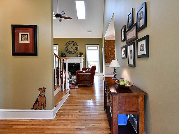 2nd image of 8 Green Arbor Ln
