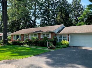 5 Oakland Dr, Saratoga Springs, NY 12866