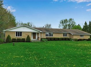 11708 Rapids Rd, Akron, NY 14001