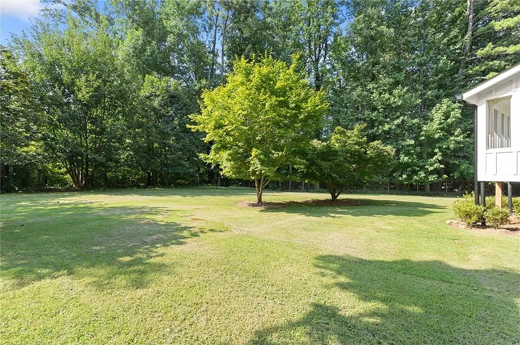4 bed, 2.0 bath, 1660 sqft, $2,950 — Photo 3