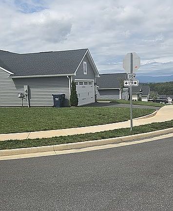 3rd image of 3840 Roxburgh St