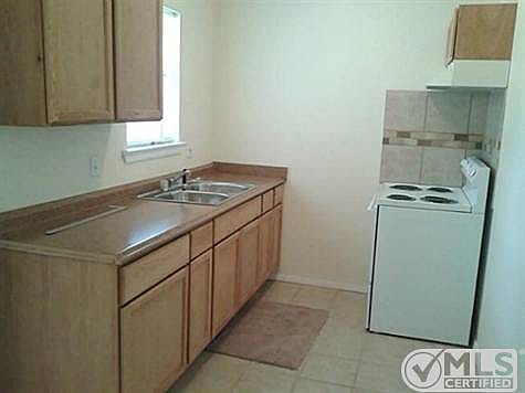 3rd image of 1319 Briarwood Dr