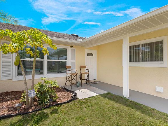 3rd image of 1138 SW Gardena Avenue