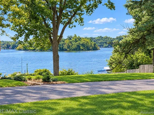 Vacant Lakeview Dr, Highland, MI 48356
