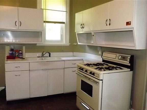 4th image of 3272 Montana Ave